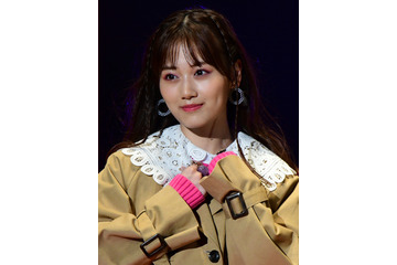 乃木坂46・山下美月の白タートル姿に「似合いすぎ」の声!写真集オフショットに反響 画像
