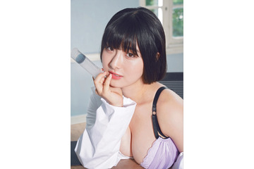 大間乃トーコがセクシーな保健室の先生に!漫画とのコラボグラビア披露 画像