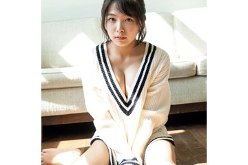 寺本莉緒、谷間あらわなVネックニット姿にファン興奮 画像