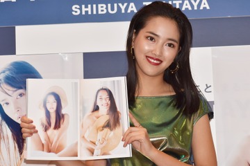 テラハ卒業の春花、1st写真集の大胆ショットに自信「ここまで脱いだのは初めて」 画像