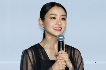 “石”役を演じた奈緒「次は“妖怪すねこすり”の役をやってみたい!」 画像