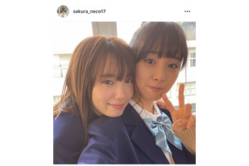 飯豊まりえと大友花恋の制服2ショットに「可愛すぎる」の声! 画像