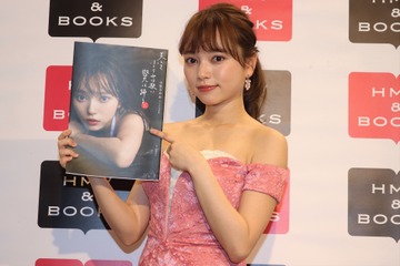 小室さやかが1st写真集発売！「恋人といるような気持ち」がテーマ 画像