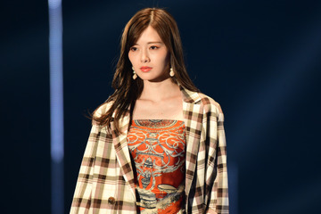 【TGC 2020】乃木坂46卒業間近の白石麻衣、大人の色気感じるウォーキング 画像