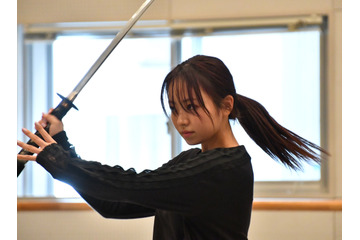 今泉佑唯がアクションシーンを披露&舞台公演に意気込み「やるしかない」 画像
