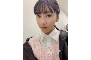 平祐奈、主演新ドラマのオフショット公開！「毎日見てねっ」 画像