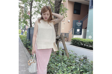 菊地亜美、ニットベストのマタニティコーデに「妊婦さんに思えない!」と反響 画像