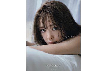 藤田ニコル、シャツ着ながら夜のプール!写真集オフショット動画公開 画像