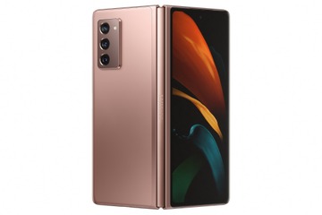 6.2インチ画面搭載の「Galaxy Z Fold2」は、折りたたみスマホの敷居を下げるか？ 画像