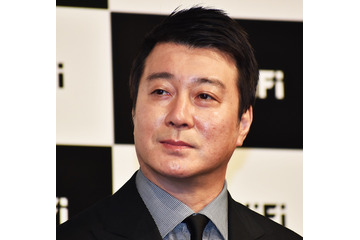 安村直樹アナ『スッキリ』を卒業 加藤浩次はセットにあった造花を贈呈 画像