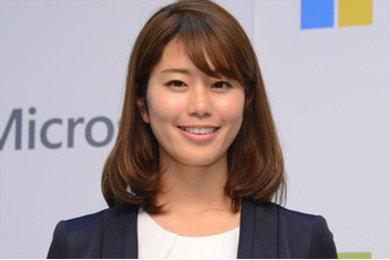 稲村亜美、肩出しニット姿のセクシーオフショットに反響 画像