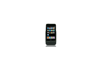 ケースのように装着して第2世代iPod touchを充電できるバッテリジャケット 画像
