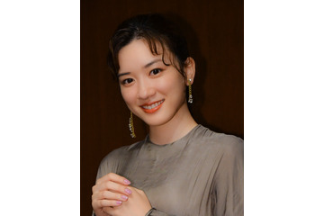 永野芽郁、2021年カレンダー2種類発売決定!12月にオンラインイベント 画像