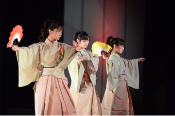 NMB48が伝統芸能に挑戦!剣や扇を手に優雅な舞を披露! 画像