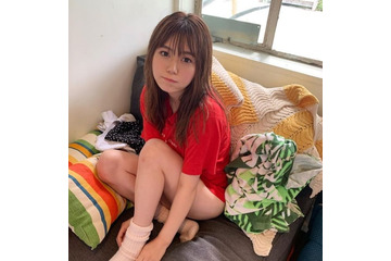 井口綾子、Tシャツ生足ショットに「エロ可愛い」の声! 画像