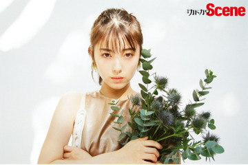 別冊カドカワが浜辺美波を大特集!表紙登場&40ページ超の特集掲載 画像