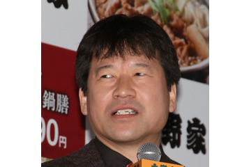 佐藤二朗、広瀬アリスにスライディング土下座! 画像