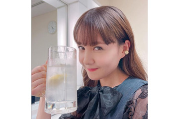 トリンドル玲奈、レモンサワーの乾杯カット公開!「一緒に飲みたい」「何の番組?」の声多数 画像