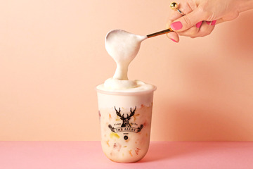 ひと足先に春気分！THE ALLEY、「チーズクリームメープルミルクティー」発売 画像