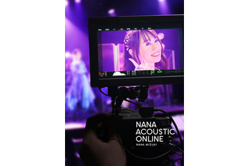 水樹奈々、初配信ライブ「NANA ACOUSTIC ONLINE」BD&DVDジャケ写公開 画像