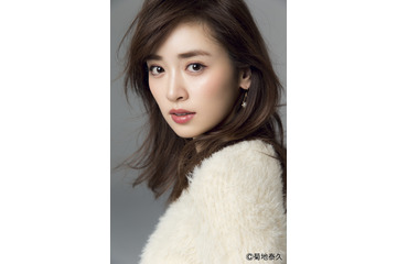 泉里香、ドラマ初主演！『高嶺のハナさん』でバリキャリOL × 恋する小学生のような乙女の二面性 画像