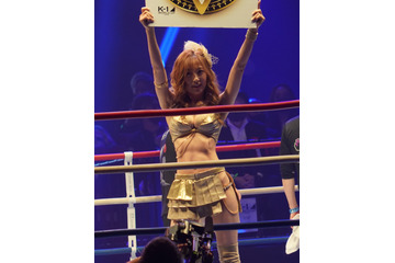 熊田曜子がセクシーなラウンドガールに!「裸で出てきたんじゃないの?」くらいな感じで… 画像