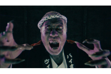 吉幾三、「俺ら東京さ⾏ぐだ 」“バイオハザードver”熱唱!人狼姿も披露 画像