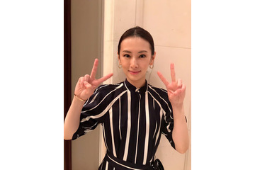 北川景子、ドラマ『リコカツ』オフショットでダブルピース!「紘一さん羨ましい」「可愛すぎ」 画像