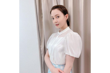 トリンドル玲奈、前髪すっきり水色スカートファッションに「可愛い」「新鮮」の声 画像