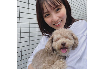 石川恋、愛犬との2ショット公開！「かわいい」「和みます」と反響 画像