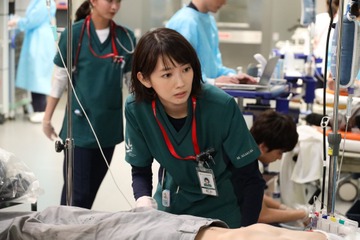 “月9”医療ドラマ『ナイト・ドクター』今夜スタート!沢村一樹、波瑠に重症患者の足切断を指示し...... 画像