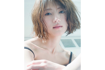 元乃木坂46・若月佑美、2nd写真集の表紙3種が公開に!お気に入り黒ワンピの肌見せカットも! 画像