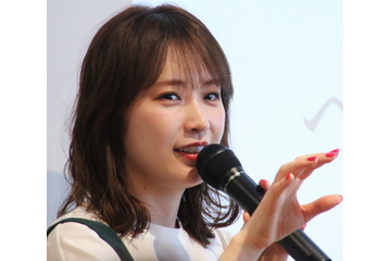 乃木坂46・高山一実、ミニスカ×ニーハイブーツで“まぶしい絶対領域披露! 画像