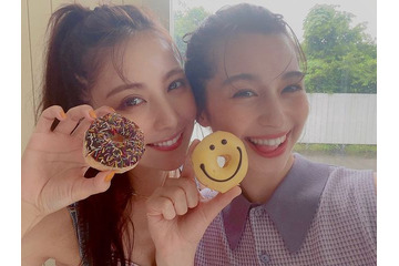 石川恋&中条あやみ、頬寄せ合う仲良しオフショットに反響!「二人とも大好き」「可愛すぎ」 画像