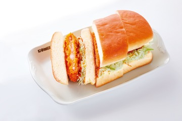コメダ珈琲店、新商品「エビカリーパン」発売！新宿中村屋と共同開発 画像
