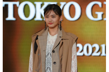 【TGC2021】櫻坂46 渡辺梨加・小林由依・山崎天・渡邉理佐・土生瑞穂、シックな秋コーデでランウェイに登場 画像