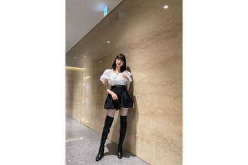 堀未央奈、絶対領域まぶしいミニスカ＆ブーツショット公開！「足長～い」「スタイル最強」 画像