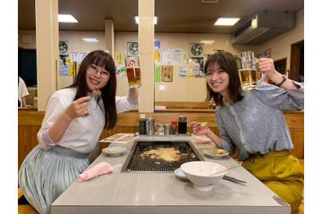 桜井日奈子＆岡崎紗絵、ドラマ『ごほうびごはん』の仲睦まじい飲み会オフショットに反響！ 画像