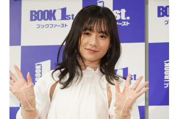 伊藤萌々香、初のランジェリー撮影は夜の屋外 「不審者と思われないか不安でした(笑)」 画像