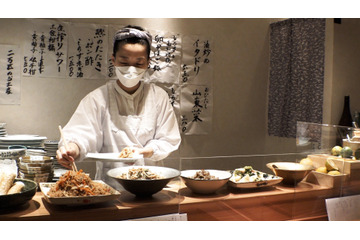 禁断のしらすバター丼が人気!店主・岩本梨沙氏の日常に密着 画像
