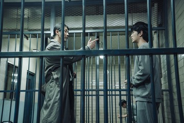 【韓国ドラマ】キム・スヒョン×チャ・スンウォン『ある日~真実のベール』緊迫の展開を予感させる場面写真解禁 画像