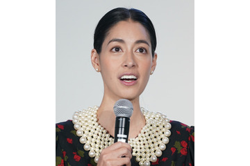 森泉、インスタでキュートなポリスコスプレを披露 画像
