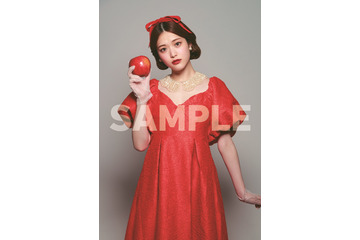 松村沙友理、カレンダー特典のグリーティングカード3種公開!未公開アザーカットを使用 画像