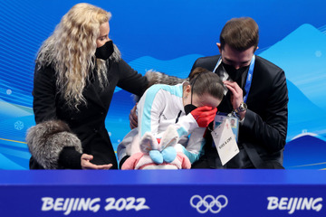 渦中のワリエワ15歳、北京五輪でまさかの4位…肩を震わせて泣く姿も 画像