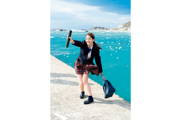 黒嵜菜々子、現役JK“最後の制服”グラビア披露! 画像
