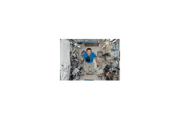 若田さん、デジタル一眼レフカメラで宇宙から地球を撮影! 画像