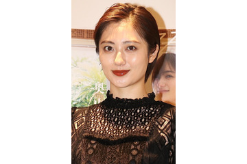 奥山かずさ、鮮烈ショートカット&成熟ボディ!ランジェリー姿をSNSに公開 画像