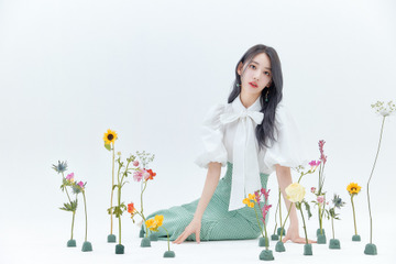 宮脇咲良、レディースブランド「LILY BROWN」のスペシャルモデルに 画像