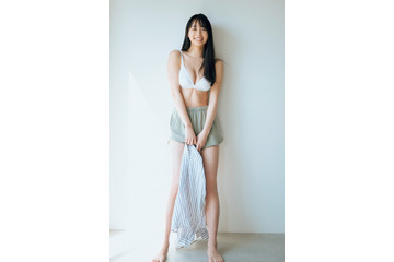 ミスマガジン・大槻りこ、スレンダーな究極ボディ見せるセクシーグラビア！ 画像