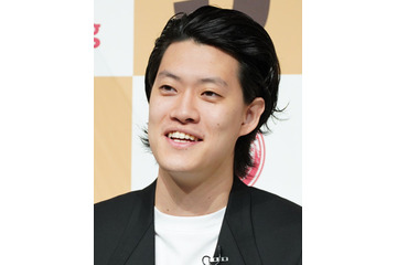 粗品、YouTubeで快挙!個人チャンネルでも登録者100万人突破! 画像